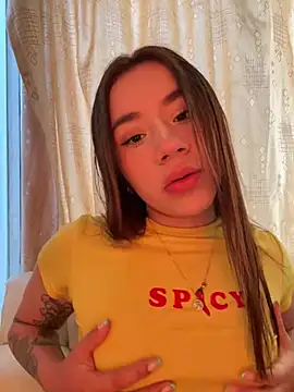 Im Valen Cute online show from March 12, 6:25 pm