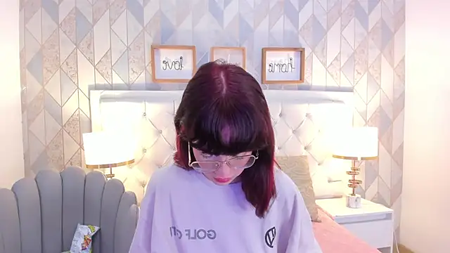 Snapshot of Nastya_Fantasy chatting on February 5, 7:31 pm Nastya Fantasy online show from February 5, 7:31 pm