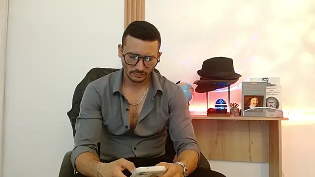 Reiko 85  online show from November 8, 7:45 pm