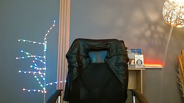 Reiko 85  online show from February 3, 2:33 pm