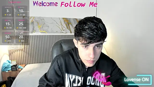 Snapshot of Dyla_n18 chatting on June 6, 7:40 pm Dyla n18 online show from June 6, 7:40 pm