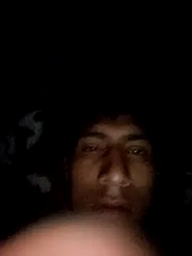 Snapshot of alexander32r chatting on January 11, 3:33 am alexander32r online show from January 11, 3:33 am