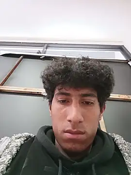 Snapshot of alexander32r chatting on May 7, 4:12 pm alexander32r online show from May 7, 4:12 pm