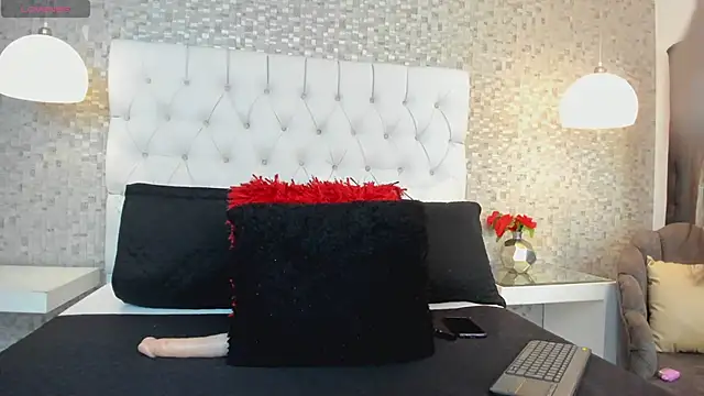 Snapshot of MonserratPeters chatting on February 3, 8:13 pm MonserratPeters online show from February 3, 8:13 pm