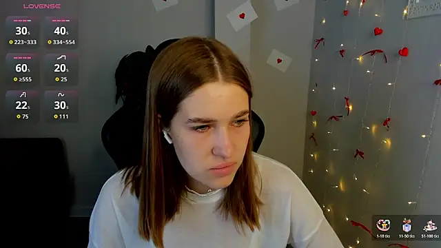 Jennifer Wadee online show from March 6, 11:01 pm