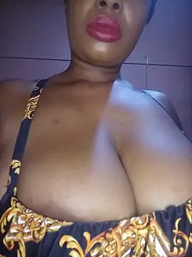 Snapshot of Luciouslips00 chatting on June 13, 2:15 pm Luciouslips00 online show from June 13, 2:15 pm