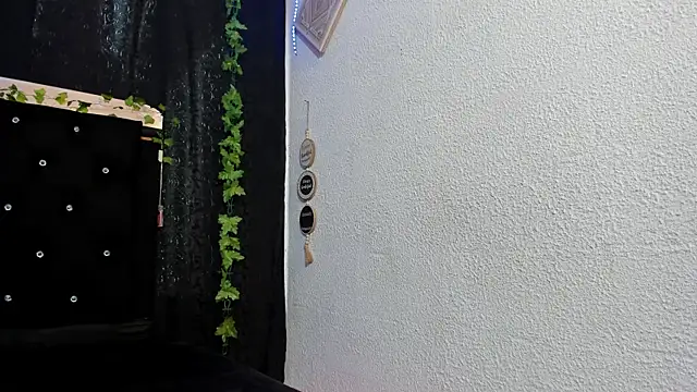 DeisyHarper online show from April 8, 3:01 pm