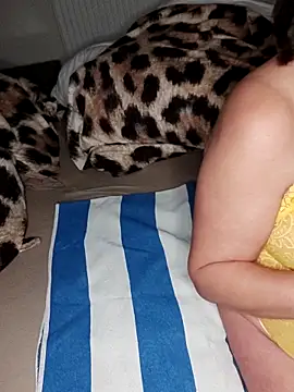 Snapshot of dame_a_punir_77 chatting on December 6, 8:18 pm dame a punir 77 online show from December 6, 8:18 pm