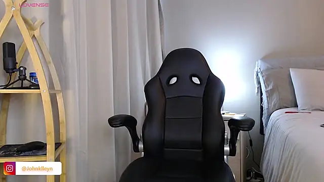 jonhklleyn online show from July 24, 7:23 pm