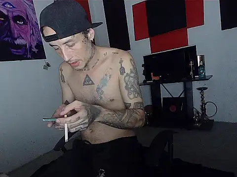 Snapshot of patrik_tattoo_ chatting on April 23, 4:35 am patrik tattoo online show from April 23, 4:35 am