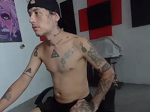 Snapshot of patrik_tattoo_ chatting on May 28, 4:48 pm patrik tattoo online show from May 28, 4:48 pm