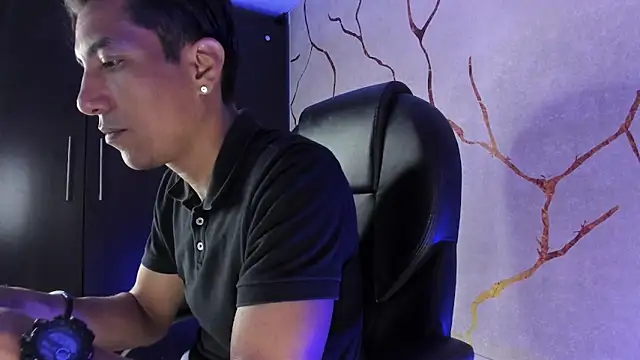 Snapshot of EdwardVlad chatting on December 4, 10:30 pm EdwardVlad online show from December 4, 10:30 pm