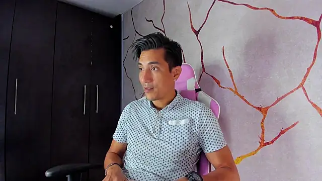 Snapshot of EdwardVlad chatting on December 10, 10:26 pm EdwardVlad online show from December 10, 10:26 pm