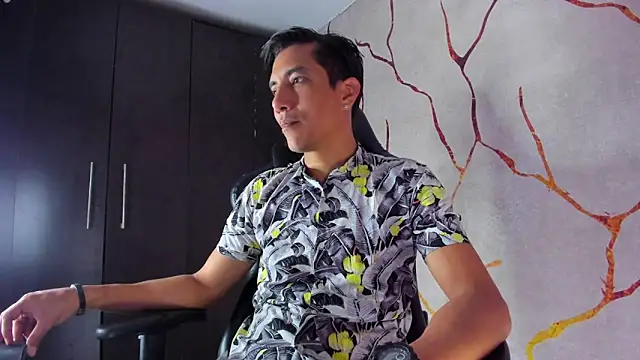 Snapshot of EdwardVlad chatting on December 18, 7:19 pm EdwardVlad online show from December 18, 7:19 pm