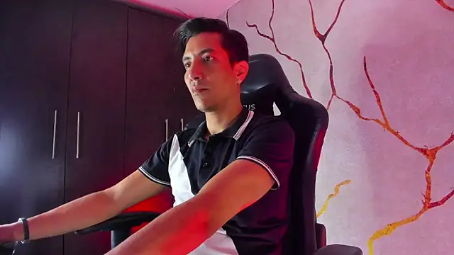 Snapshot of EdwardVlad chatting on December 21, 7:49 pm EdwardVlad online show from December 21, 7:49 pm