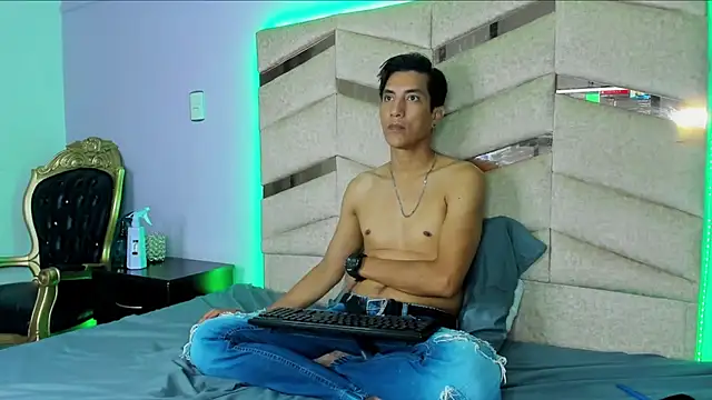 Snapshot of EdwardVlad chatting on December 27, 10:37 pm EdwardVlad online show from December 27, 10:37 pm