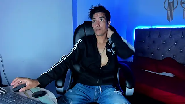 Snapshot of EdwardVlad chatting on December 29, 3:35 pm EdwardVlad online show from December 29, 3:35 pm