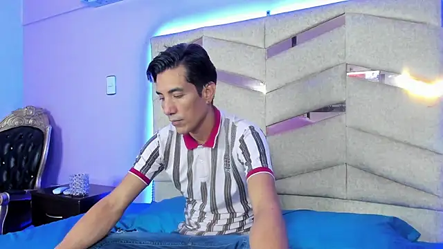 Snapshot of EdwardVlad chatting on January 4, 7:13 pm EdwardVlad online show from January 4, 7:13 pm