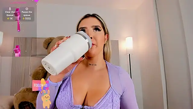 Snapshot of saraamiller_ chatting on February 22, 5:23 am saraamiller online show from February 22, 5:23 am