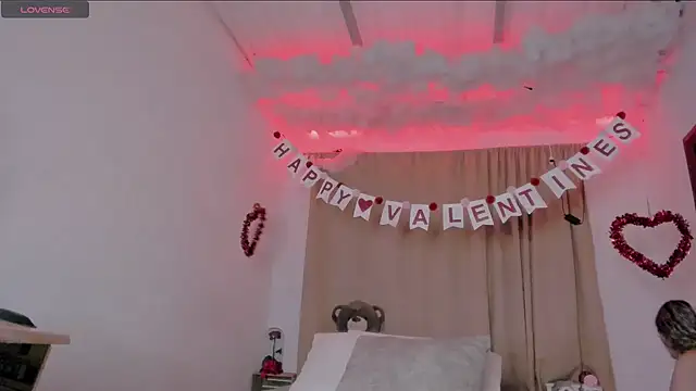 Snapshot of Lauu_G chatting on February 3, 3:09 am Lauu G online show from February 3, 3:09 am