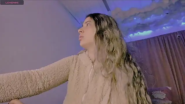 Snapshot of Lauu_G chatting on March 1, 3:21 am Lauu G online show from March 1, 3:21 am