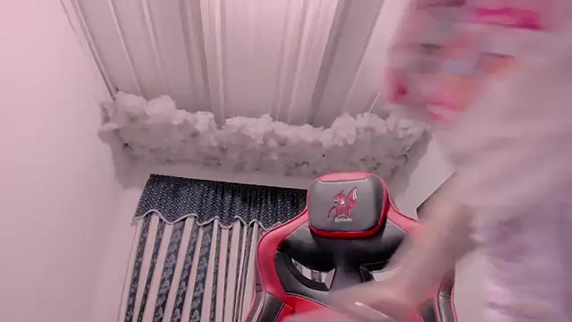 Snapshot of Lauu_G chatting on September 15, 9:20 am Lauu G online show from September 15, 9:20 am