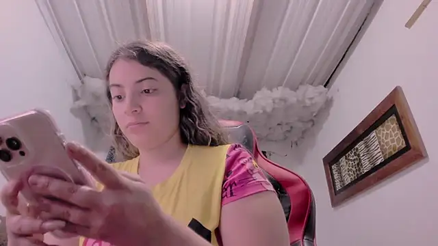 Snapshot of Lauu_G chatting on September 28, 2:39 am Lauu G online show from September 28, 2:39 am