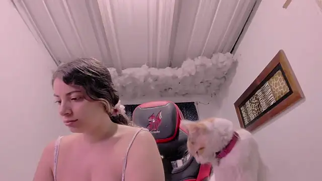 Snapshot of Lauu_G chatting on September 29, 9:14 am Lauu G online show from September 29, 9:14 am