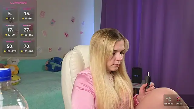 Snapshot of Kate_Legend chatting on April 8, 3:28 am Kate Legend online show from April 8, 3:28 am