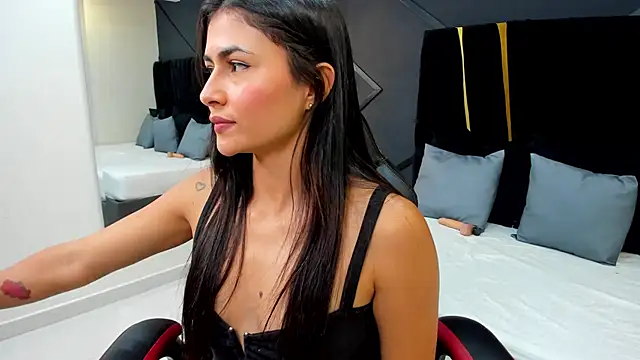 emilie xx  online show from December 10, 5:33 pm