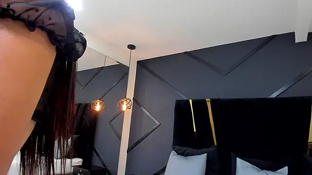 emilie xx  online show from February 28, 5:15 pm