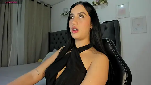 Snapshot of Amiirra_ chatting on April 30, 11:20 pm Amiirra online show from April 30, 11:20 pm