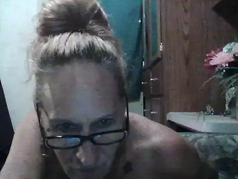 mistresszoila online show from December 15, 4:17 am