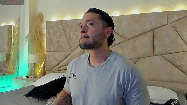 JossAckland online show from April 20, 6:42 pm