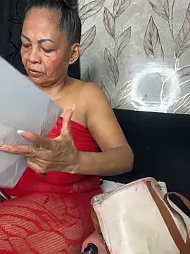 Snapshot of chiquimaturesexy chatting on April 22, 9:49 pm chiquimaturesexy online show from April 22, 9:49 pm