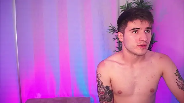 Snapshot of Tony_Wylie chatting on February 9, 8:57 pm Tony Wylie online show from February 9, 8:57 pm