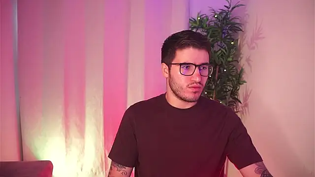 Snapshot of Tony_Wylie chatting on February 22, 4:05 pm Tony Wylie online show from February 22, 4:05 pm