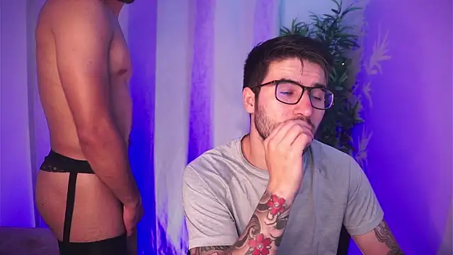 Snapshot of Tony_Wylie chatting on February 26, 8:41 pm Tony Wylie online show from February 26, 8:41 pm