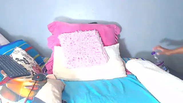 Snapshot of KinkyTall85 chatting on May 22, 12:11 pm KinkyTall85 online show from May 22, 12:11 pm