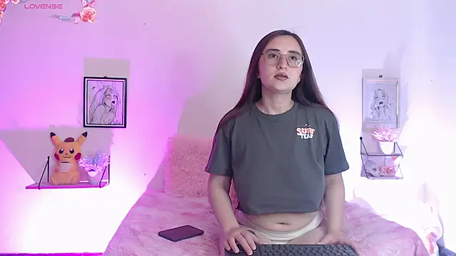 centaurigirl online show from December 8, 10:25 pm