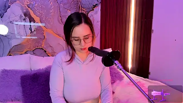 centaurigirl online show from December 18, 4:40 am