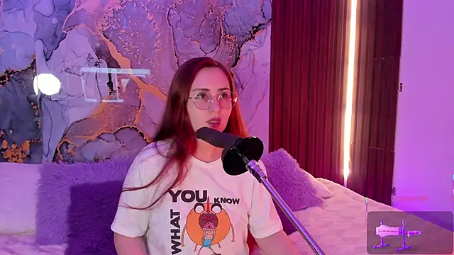 centaurigirl online show from January 8, 4:04 am