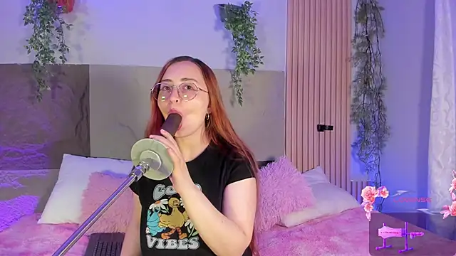 centaurigirl online show from March 2, 3:20 am