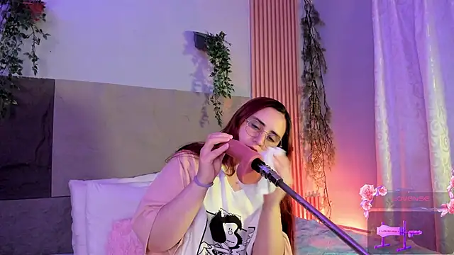 centaurigirl online show from April 14, 4:40 am