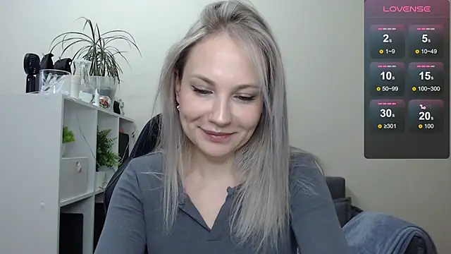 Snapshot of Sunny_bunny6 chatting on January 9, 5:55 am Sunny bunny6 online show from January 9, 5:55 am