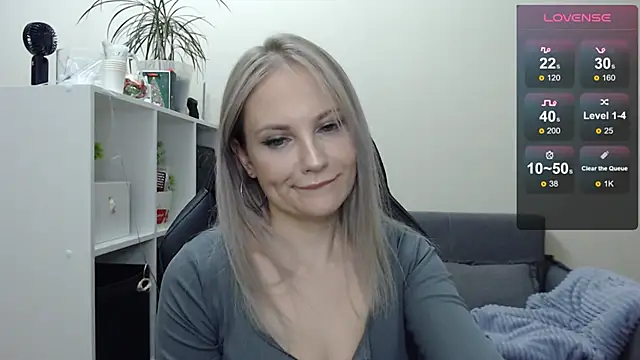 Snapshot of Sunny_bunny6 chatting on January 27, 8:07 pm Sunny bunny6 online show from January 27, 8:07 pm