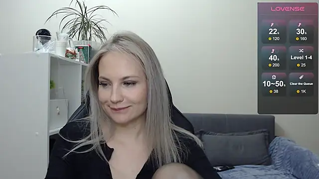 Snapshot of Sunny_bunny6 chatting on January 28, 7:00 pm Sunny bunny6 online show from January 28, 7:00 pm