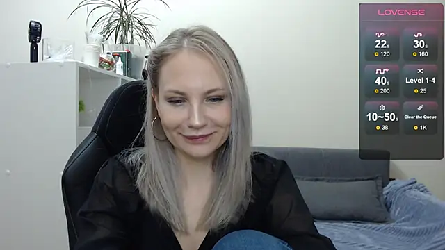 Snapshot of Sunny_bunny6 chatting on January 31, 5:19 am Sunny bunny6 online show from January 31, 5:19 am