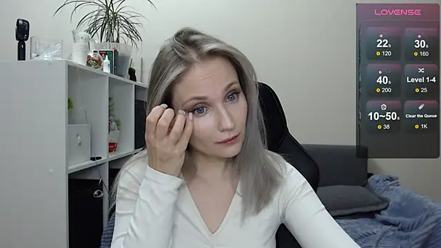 Snapshot of Sunny_bunny6 chatting on February 1, 11:48 pm Sunny bunny6 online show from February 1, 11:48 pm