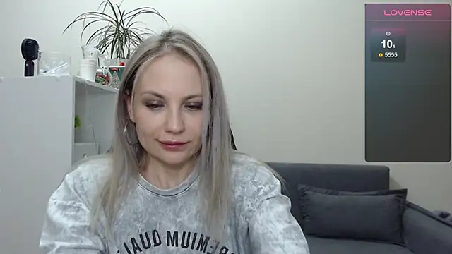 Snapshot of Sunny_bunny6 chatting on February 7, 11:13 pm Sunny bunny6 online show from February 7, 11:13 pm